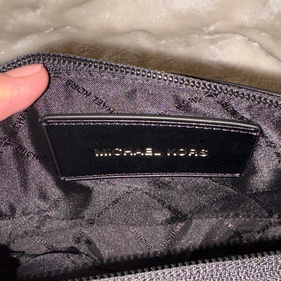 NWT Michael Kors White and Black Signature MK Camera Bag - Picture 9 of 12